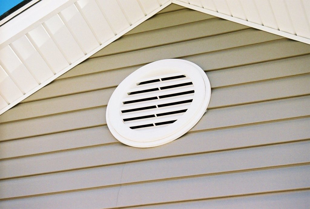 Freshly installed lap vinyl siding on a Douglas Georgia home with heavy tree canopy coverage.
