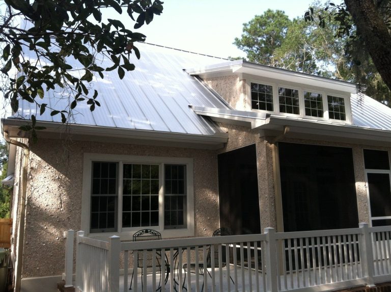 Pressure-treated deck railings and steps built for Effingham County termite conditions.