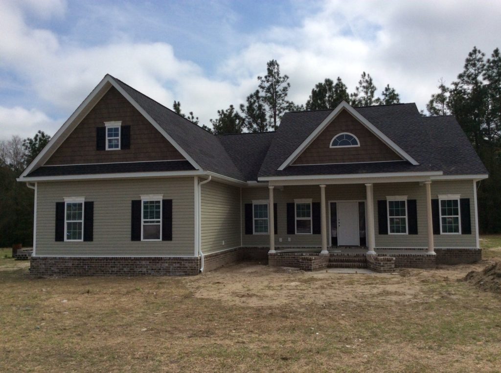 Color Through vinyl siding installed on a Hinesville Georgia home enduring Liberty County heat and humidity.