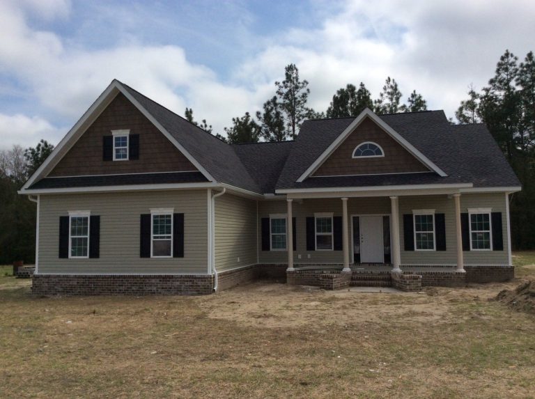 Color Through vinyl siding installed on a Hinesville Georgia home enduring Liberty County heat and humidity.