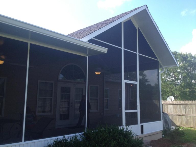 Attached screen room addition on a Lyons Georgia home with lush backyard landscaping and aluminum framing.