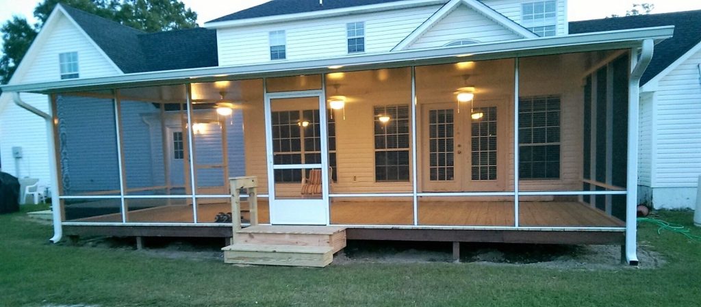 Aluminum-framed screen room on a Hinesville Georgia home surrounded by the area's high tree canopy.