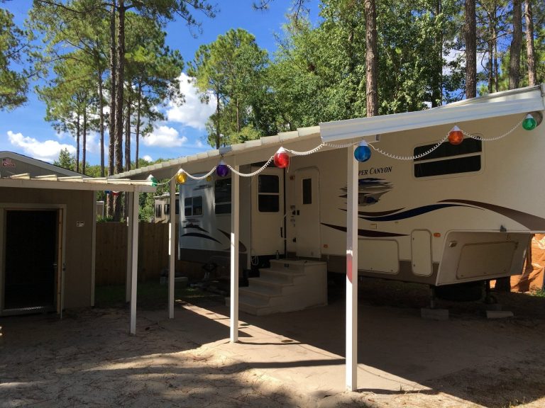 Steel pan roof carport shading two vehicles on a McIntosh County Georgia property.