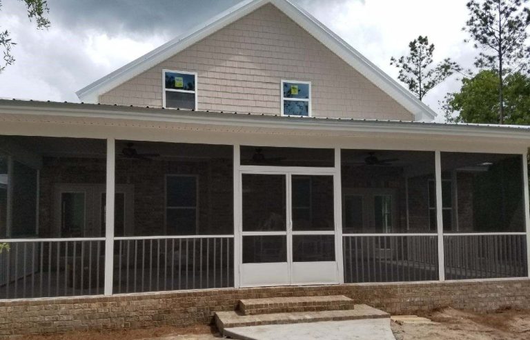 Nahunta screen room interior showing open airflow and shaded outdoor living space.