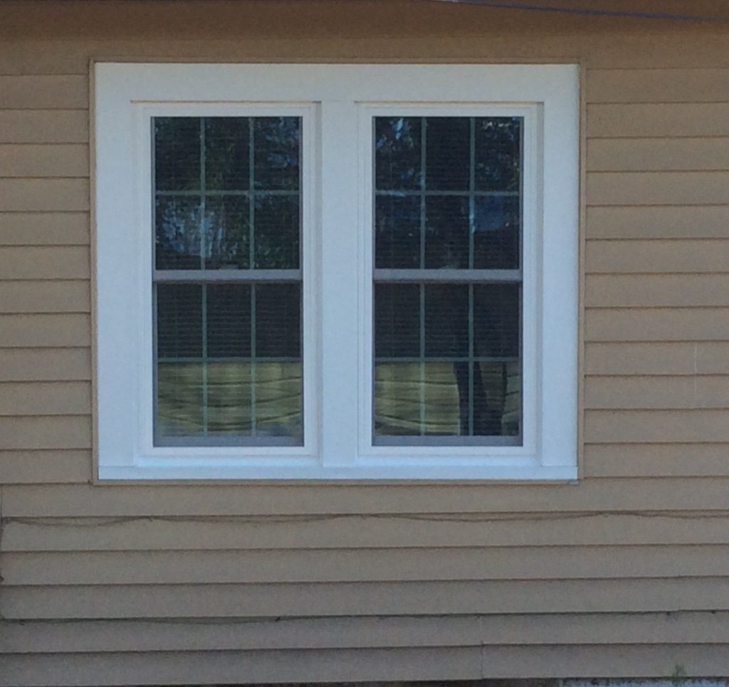 Vinyl siding and metal roofing installation on a Bryan County home near Pembroke Georgia.