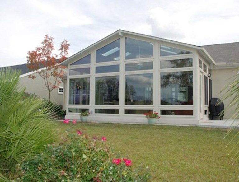 Insulated sunroom addition on a late-1980s home in Blackshear Georgia with vinyl framing.