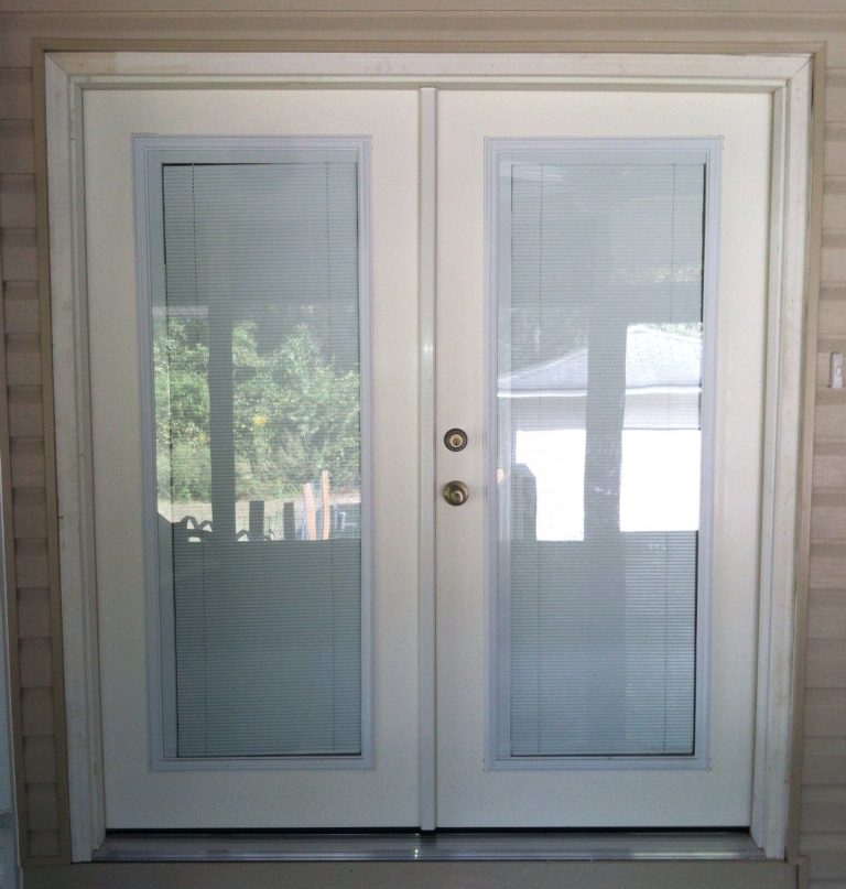 Darien Georgia home with new vinyl siding and metal roof facing coastal weather.