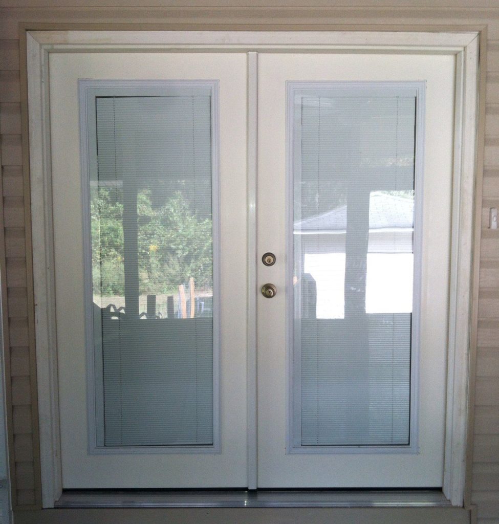 Darien Georgia home with new vinyl siding and metal roof facing coastal weather.