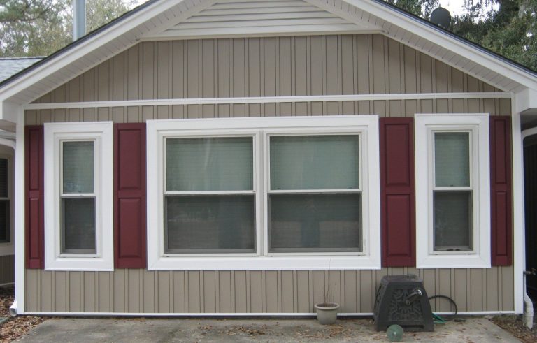 St. Marys Georgia home with vinyl siding and metal roof in humid coastal climate.
