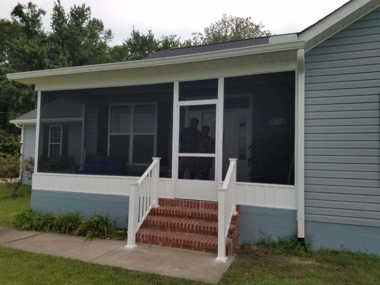Screen room addition shading a Blackshear Georgia patio on a hot southeast Georgia summer afternoon.