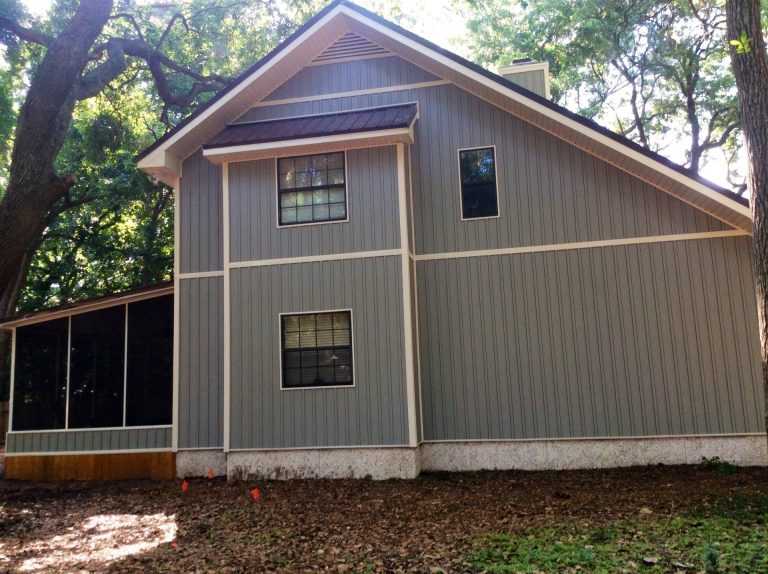 Vinyl soffit and fascia installation on a coastal Georgia home in Darien