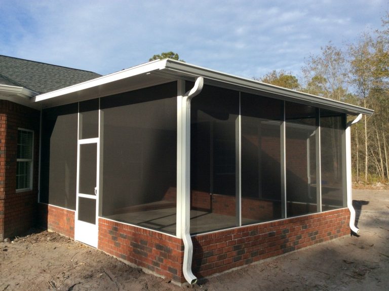 Aluminum-framed screen room with gnat-resistant mesh on a southeast Georgia home.