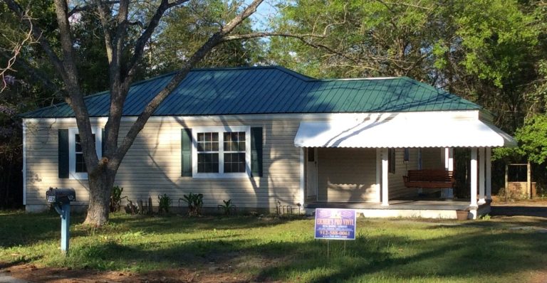New vinyl lap siding on a Patterson Georgia home replacing aging wood exterior near Blackshear.