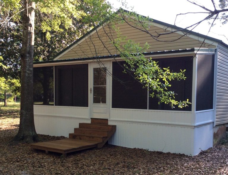 Enclosed screen room addition with 20/20 gnat-resistant mesh screening on a southeast Georgia home.