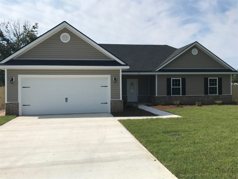 Color Through vinyl lap siding panels on a southeast Georgia home near Reidsville