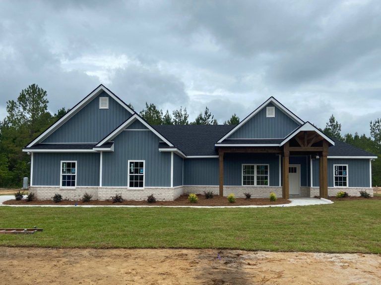 Close-up of Color Through vinyl lap siding panels on a southeast Georgia home near Claxton.