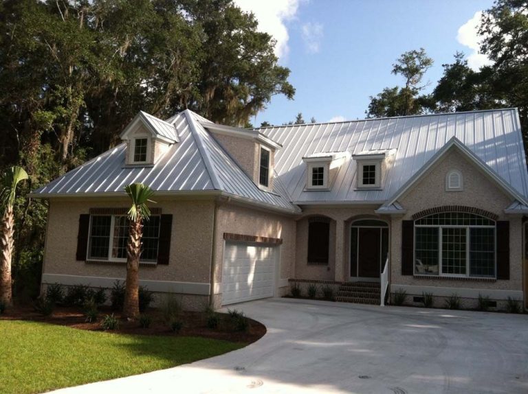 Metal roofing panels on a Hinesville Georgia home built to handle Liberty County wind and rain.