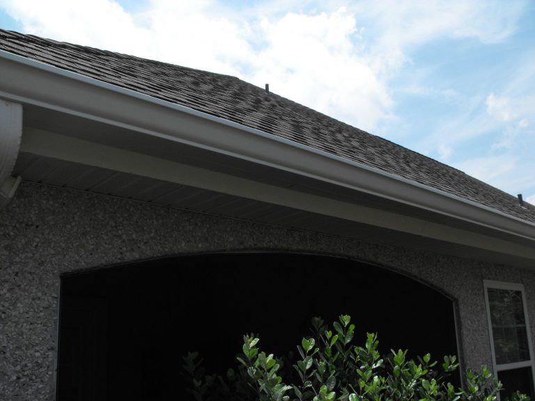 Seamless aluminum gutters installed on a Brunswick Georgia home five miles from the Georgia coast.