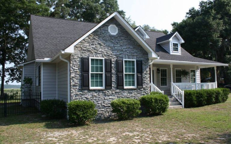 New double-hung vinyl windows replacing original 1980s windows in Odum Georgia home.