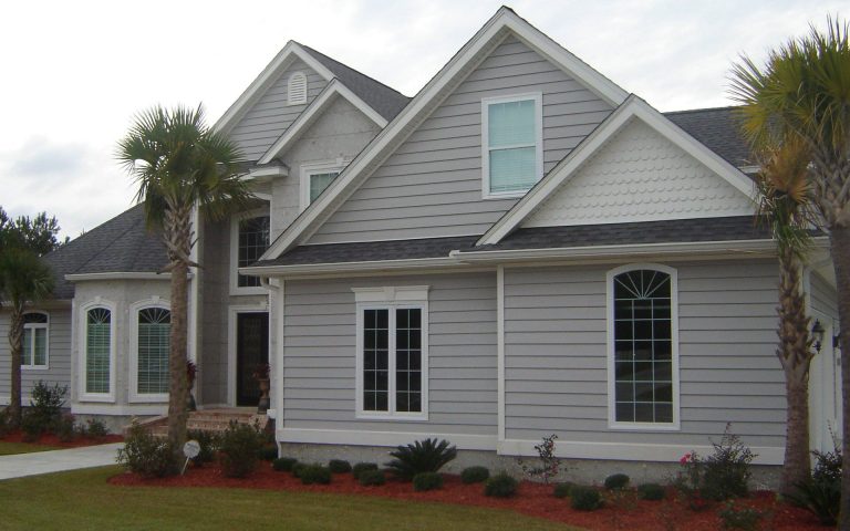 Close-up of Color Through vinyl siding panels on a Baxley Georgia residence.